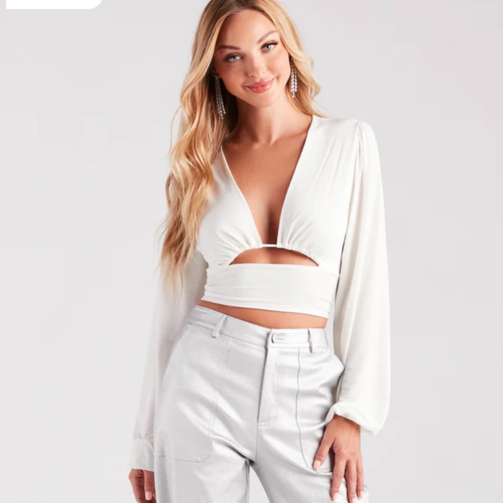 White long sleeve plunge crop top